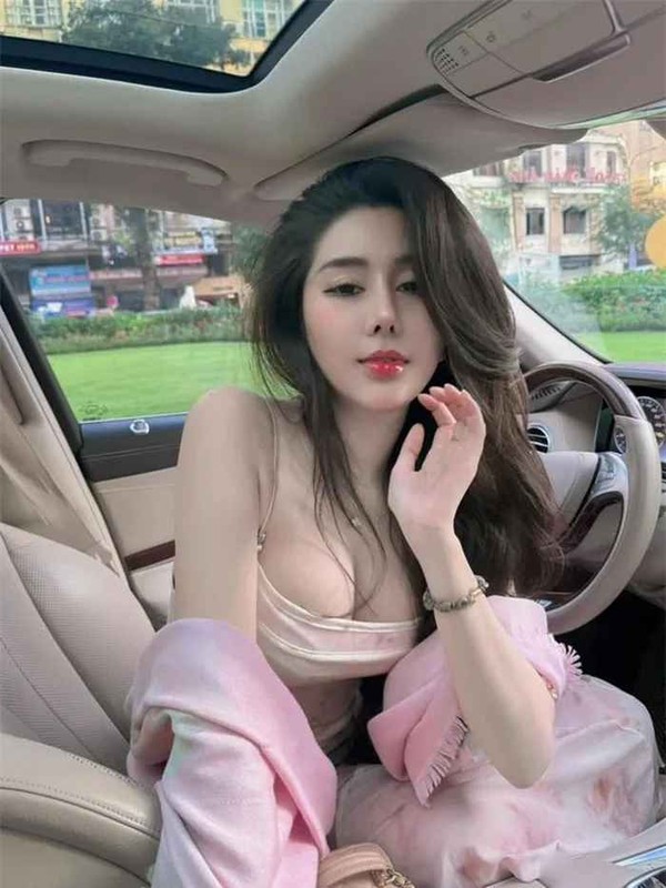View -             Flex bằng lái xe, hot girl Sài thành 'thá thính' nhẹ vạn người mê    