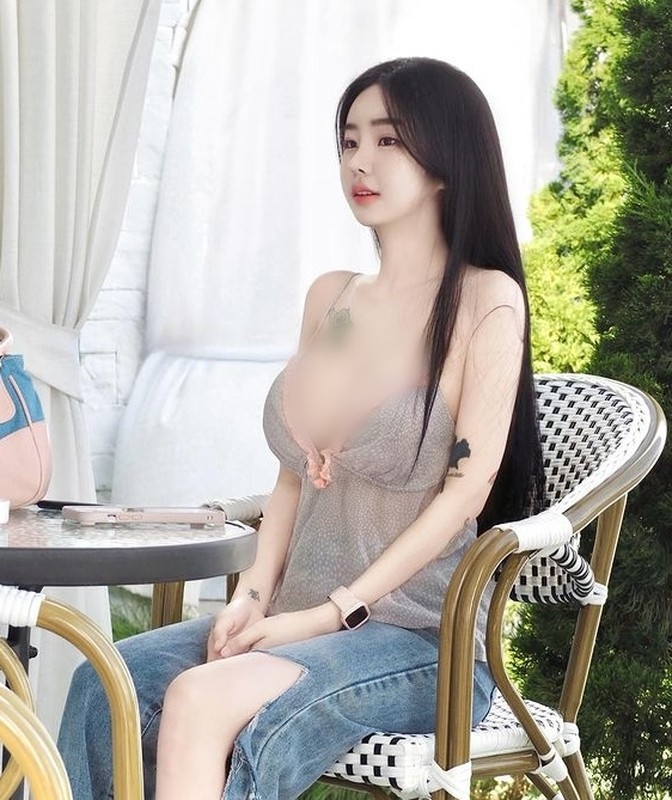 View -             Đỏ mặt hot girl siêu vòng 1 diện nội y khoe dáng nuột    