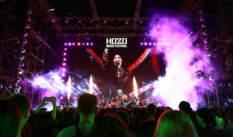 View -             Hozo Festival 2023: Binz xuất hiện với 'bản thể' Xuân Đan, Grey D bất ngờ kết hợp cùng Mỹ Anh trong bản hit đình đám 'nên duyên' cùng Tlinh    