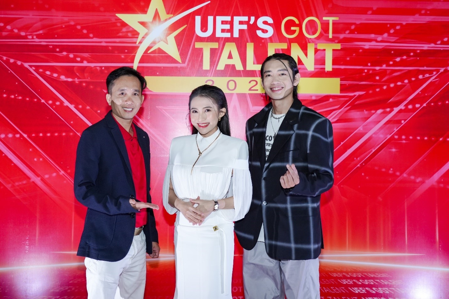 View -             Quán quân Vietnam Idol 2023 bất ngờ với năng lượng của sinh viên tại Chung kết UEF's Got Talent    