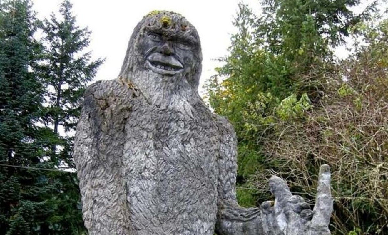             Xem ảnh cũ, bất ngờ thấy quái vật Bigfoot 'hiện nguyên hình'    
