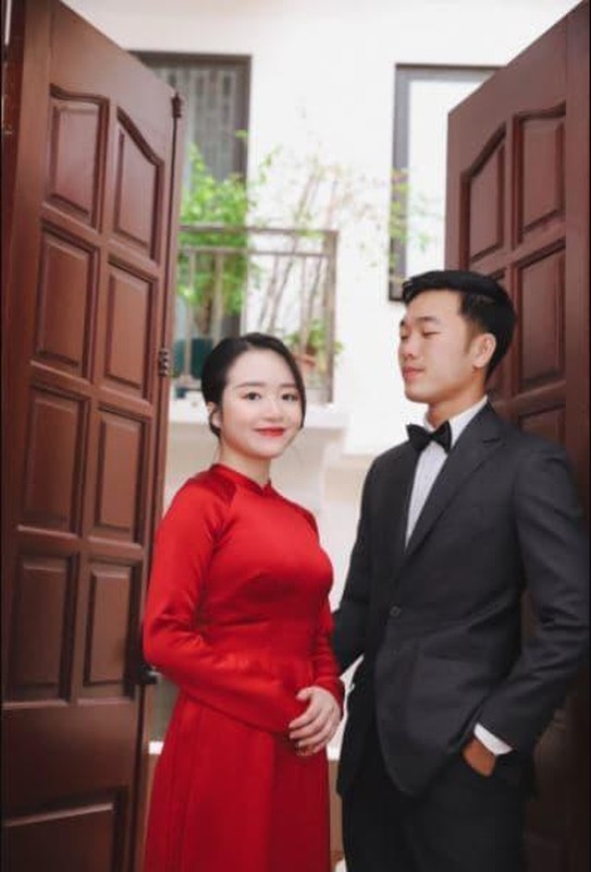 View -             Dù đã về chung nhà, Lương Xuân Trường và vợ hiếm hoi flex tình cảm    