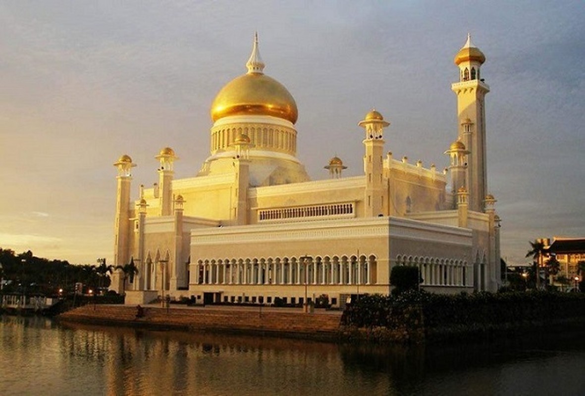 Choáng ngợp 'cung điện vàng ròng' xa hoa của Hoàng gia Brunei