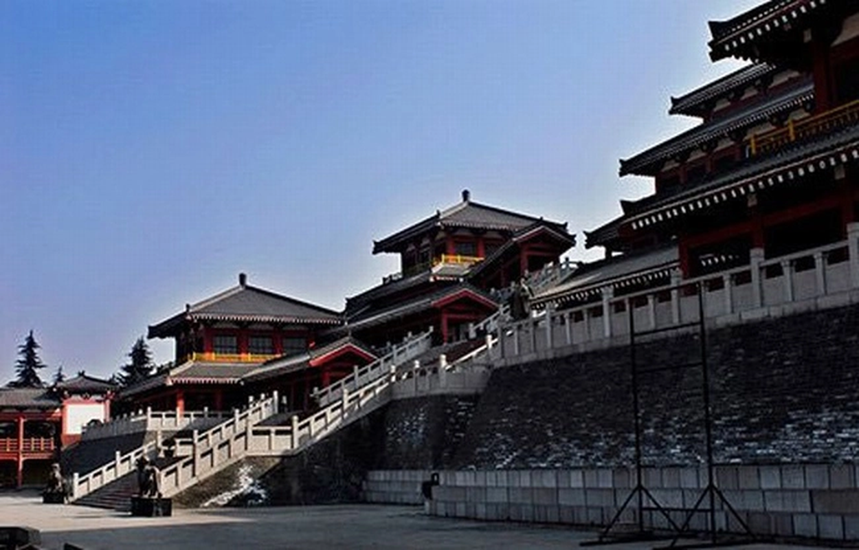            Vì sao thích khách thấy cung điện Tần Thủy Hoàng đều rùng mình sợ hãi?    