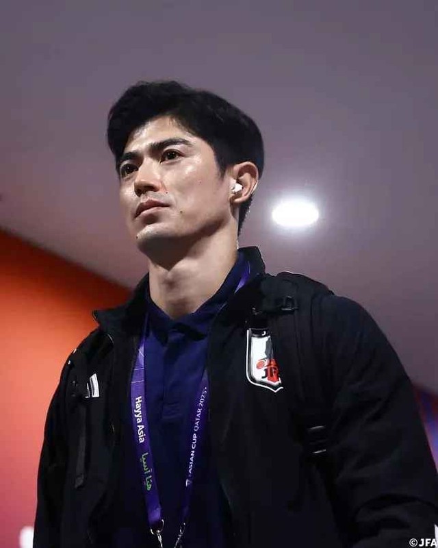 View -             Cầu thủ Nhật Bản có gương mặt điện ảnh gây sốt tại Asian Cup 2023    