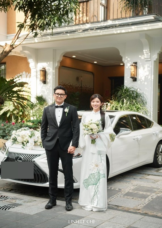             Chí Trung cùng bạn gái dự đám cưới cháu trai và Ngọc Huyền    