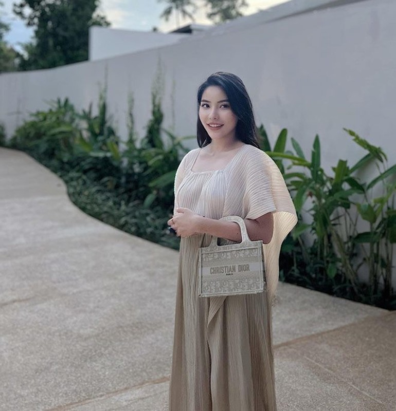 View -             Nữ rich kid Thuy Huỳnh vừa giàu có vừa tài ra sao?    