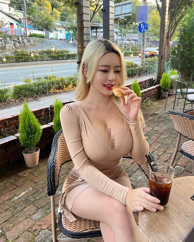 View -             Hot girl Hàn Quốc mặc xuyên thấu khoe vòng một căng đầy 'ná thở'    