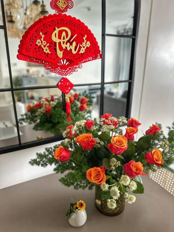 Không gian đón Tết ngập hoa tươi của siêu mẫu Hà Anh