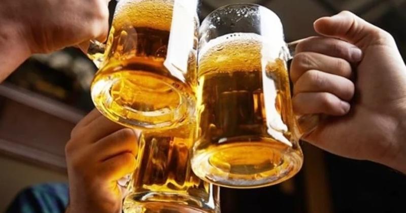 View -             Ép người khác uống rượu, bia ngày Tết có thể bị phạt đến 3 triệu đồng    