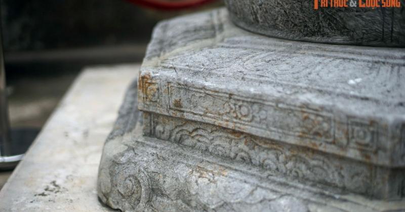             Cận cảnh giếng đá cổ mang hoa văn đế vương phát lộ ở Hà Nội    