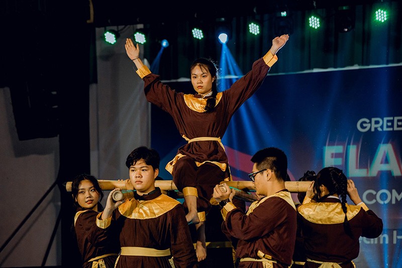 View -             Mãn nhãn những màn trình diễn sôi động của học sinh THPT trong cuộc thi nhảy flashmob tại TP.HCM    