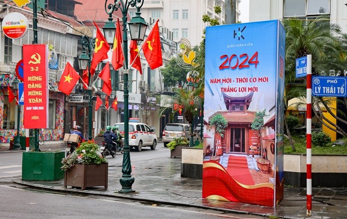 View -             Hà Nội rực rỡ cờ hoa mừng Đảng mừng Xuân, đón Tết Nguyên đán 2024    