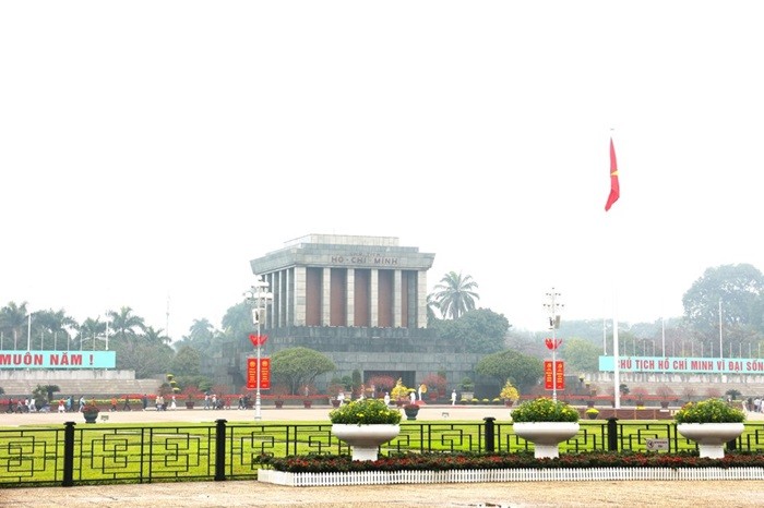 View -             Hà Nội rực rỡ cờ hoa mừng Đảng mừng Xuân, đón Tết Nguyên đán 2024    