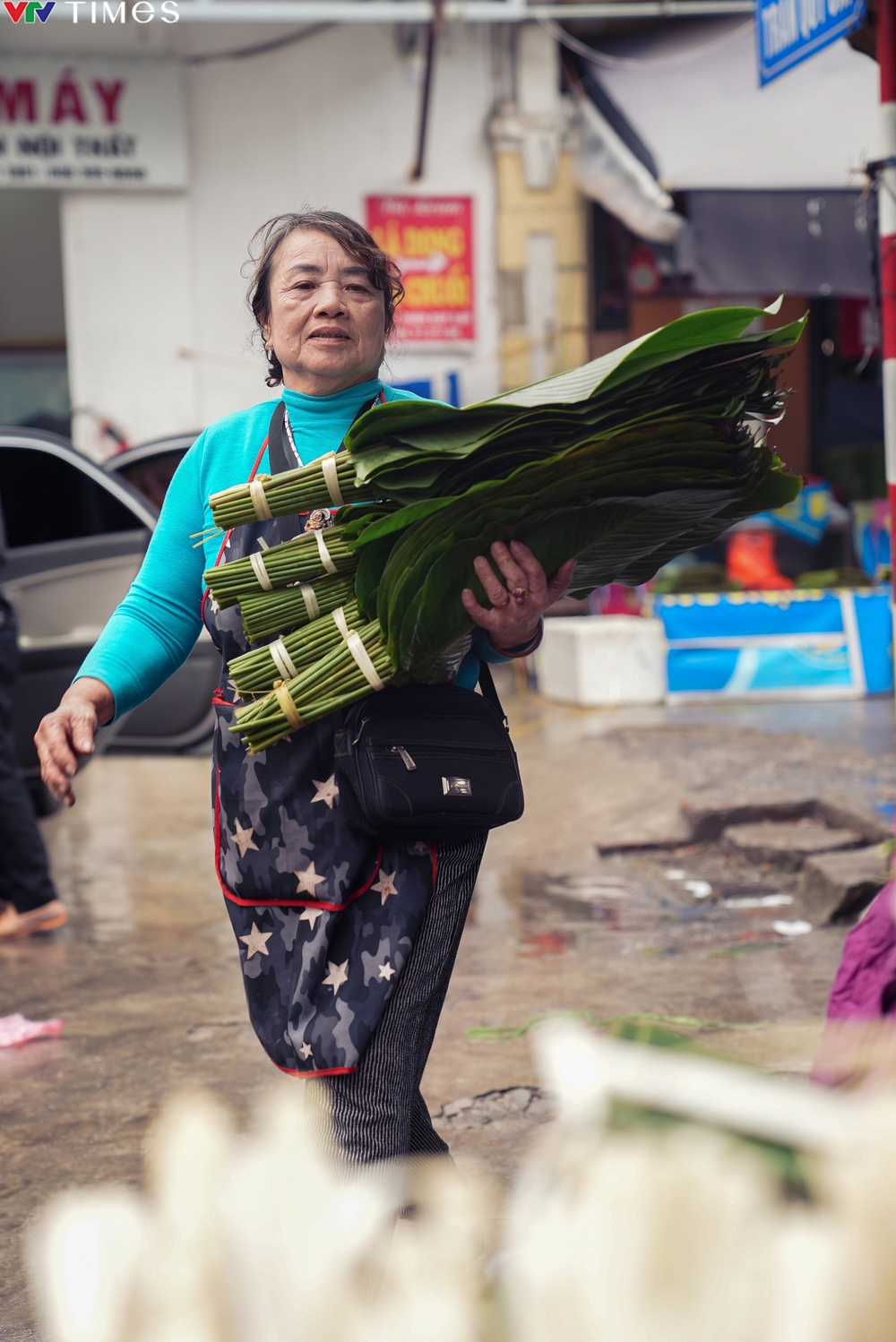 View -             Hà Nội: Nhộn nhịp chợ lá dong ngày cận Tết    