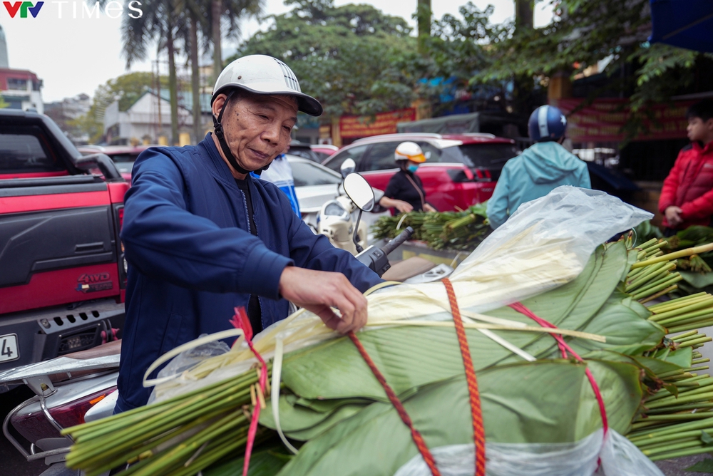 View -             Hà Nội: Nhộn nhịp chợ lá dong ngày cận Tết    