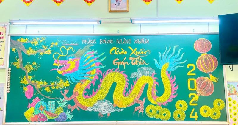             Cô giáo tiểu học dùng phấn vẽ rồng lên bảng nhìn 'cực chất'    