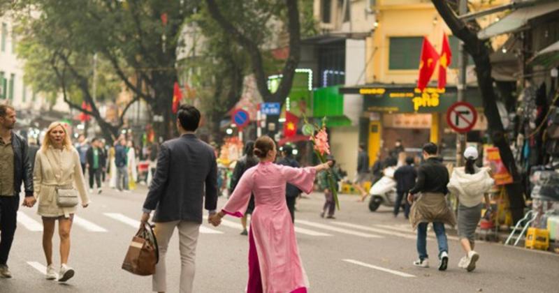             Người Việt chi gần 42 tỉ mua áo dài Tết trên mạng    