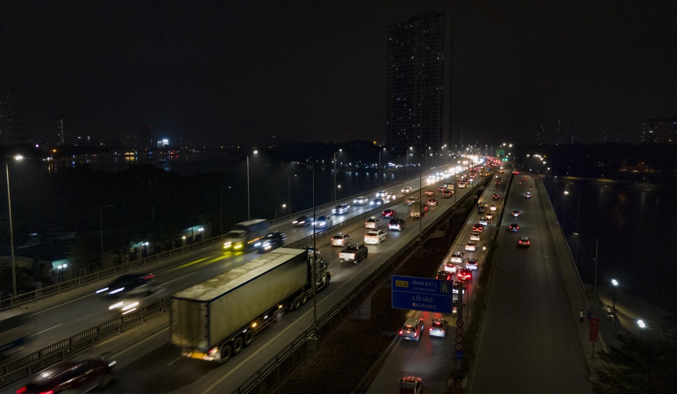 View -             Hà Nội: Vành đai 3 ùn tắc xuyên đêm ngày đầu nghỉ Tết    