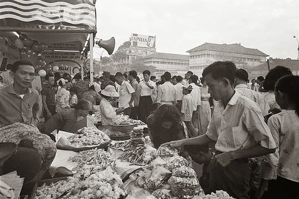 View -             Ngắm ảnh xưa hiếm có khó tìm người Việt rộn ràng đón Tết    