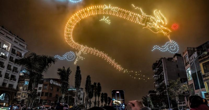 View -             Lễ hội ánh sáng bằng drone tại Hà Nội chào năm mới có gì?    