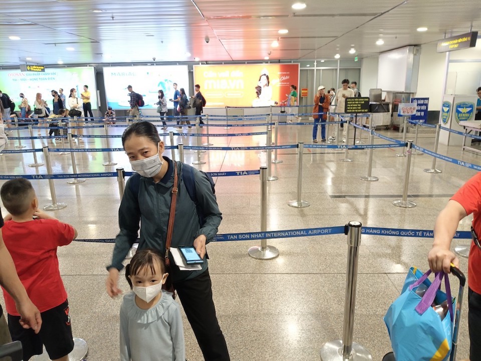             Sân bay Tân Sơn Nhất thông thoáng trong ngày 29 Tết    