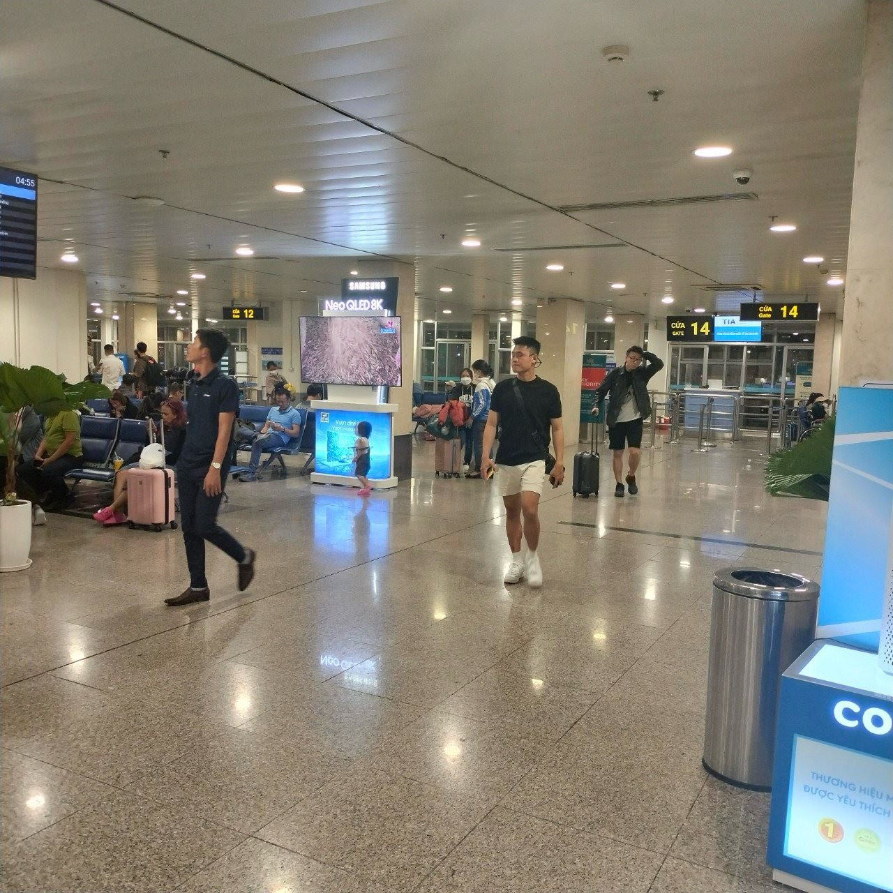 View -             Sân bay Tân Sơn Nhất thông thoáng ngày 30 Tết    