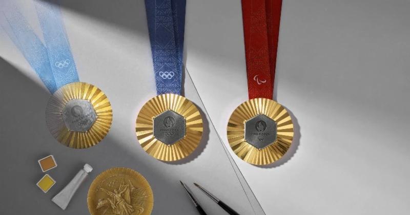 View -             Huy chương Olympic và Paralympic 2024 làm từ mảnh ghép của tháp Eiffel    