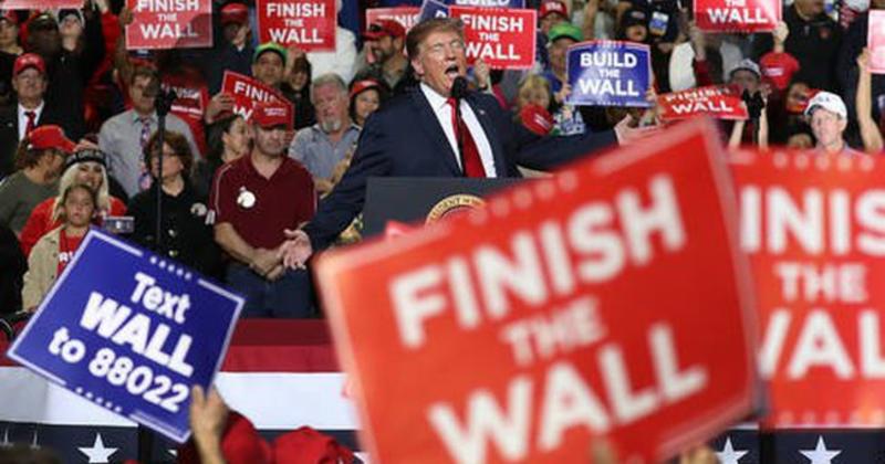 View -             Ông Trump lên kế hoạch trục xuất 'hàng triệu người nhập cư'    