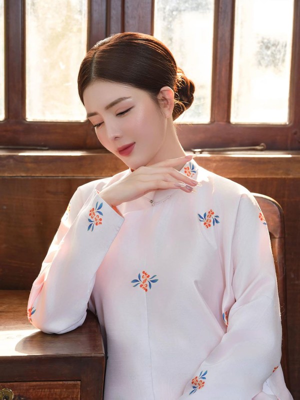             'Búp bê sống' Việt đẹp như tranh vẽ trong bộ ảnh áo dài    