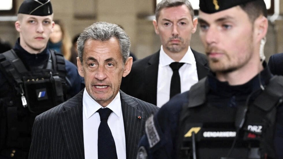             Cựu Tổng thống Pháp Nicolas Sarkozy bị tuyên phạt 1 năm tù    