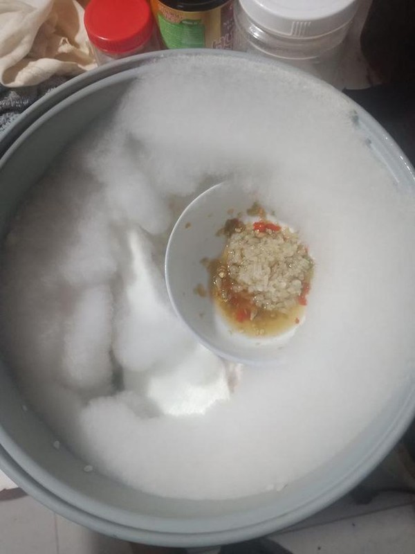 View -             Hậu ăn Tết, netizen tá hỏa với thứ để quên trong nồi cơm    