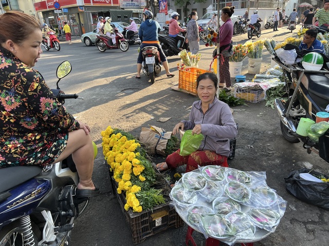             Bắt đầu nhộn nhịp thị trường cúng Thần Tài    