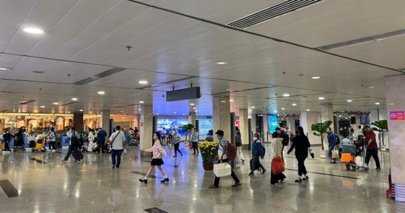 View -             Con số bất ngờ về lượng chuyến bay 'không chở khách' ở sân bay Tân Sơn Nhất    