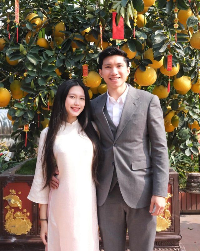             Đoàn Văn Hậu tiết lộ cuộc sống sau cưới vợ top 10 Hoa hậu    