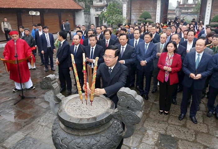 View -             Chủ tịch nước Võ Văn Thưởng đến thăm, động viên cán bộ và nhân dân huyện Đông Anh nhân dịp đầu xuân mới    