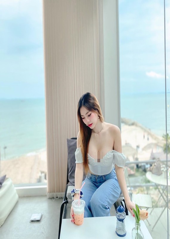 View -             Hot girl diện bikini khoe thân hình bốc lửa giữa trời tuyết    