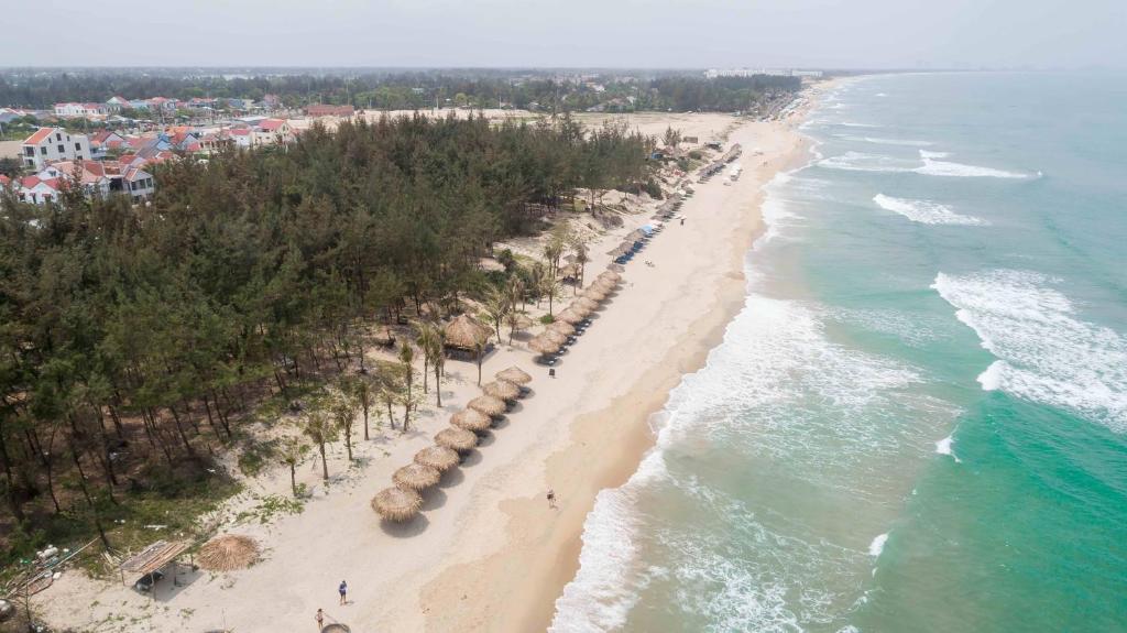 View -             Hai bãi biển ở miền Trung Việt Nam lọt top 10 bãi biển hàng đầu châu Á    