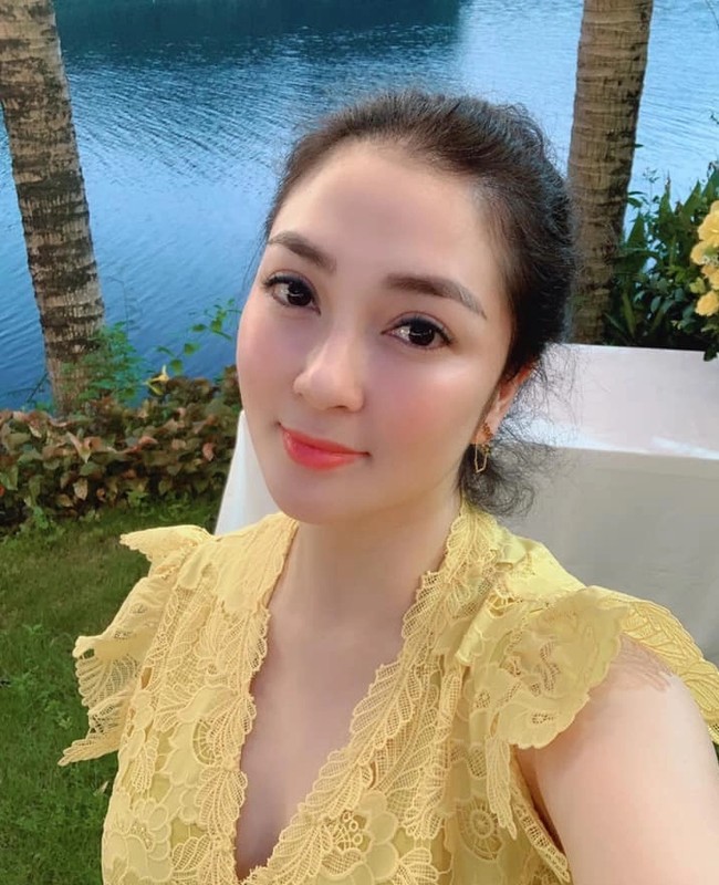 Biệt thự ngập cây trái của 'Hoa hậu bí ẩn nhất Việt Nam'