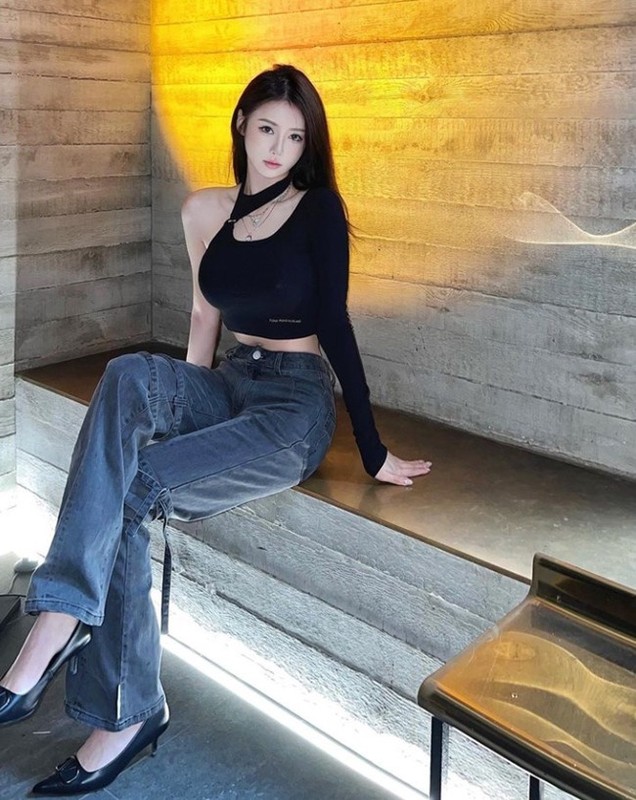             Hot girl Trung Quốc khoe vòng eo ngỡ sản phẩm photoshop    