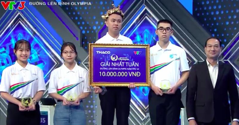             Đường lên đỉnh Olympia 2024: Nam sinh Hà Nội chiến thắng 'thót tim' chỉ hơn người về nhì 5 điểm    