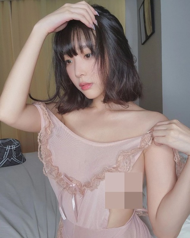 View -             Hot girl Hàn Quốc 'thả rông' vòng 1 khi đi siêu thị    