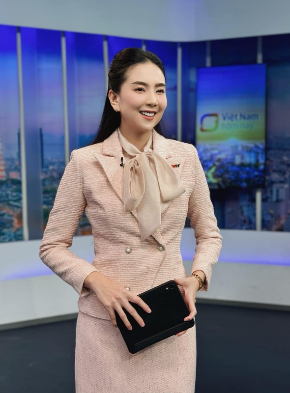             Nữ MC VTV Mai Ngọc trẻ đẹp, cuộc sống viên mãn tuổi 34    