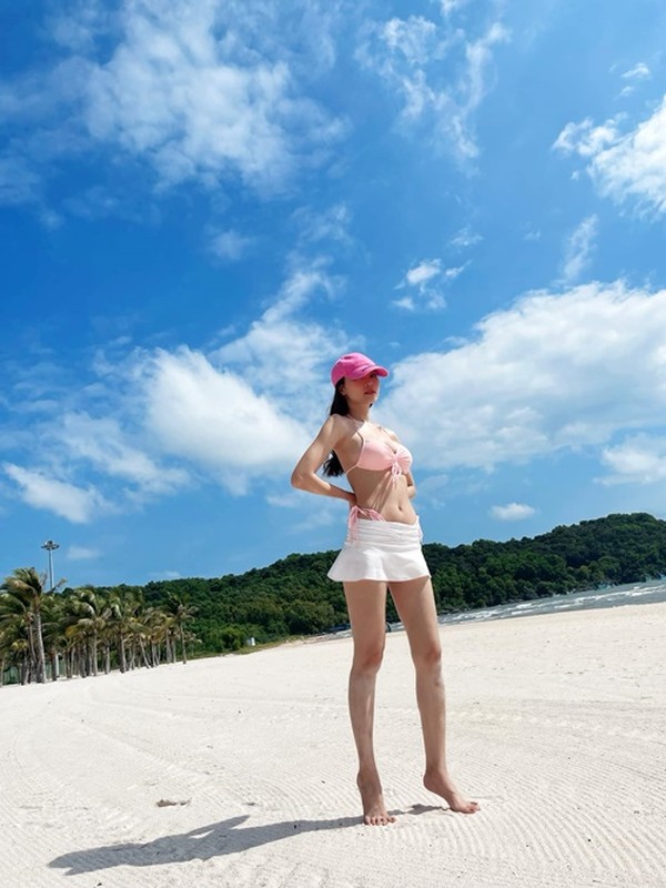 View -             Ninh Dương Lan Ngọc khoe dáng nuột nà với bikini    