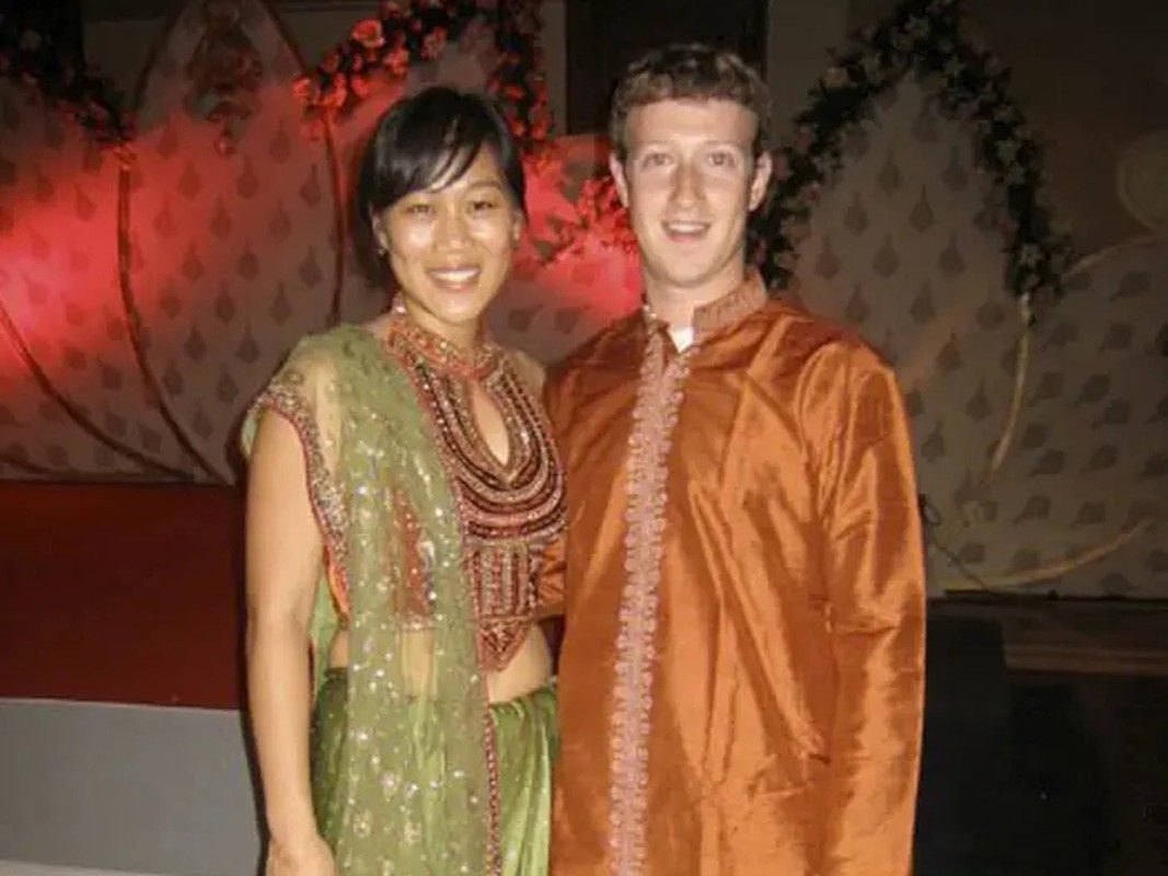 View -             Hôn nhân hạnh phúc và lạ của vợ chồng ông chủ Facebook Mark Zuckerberg    