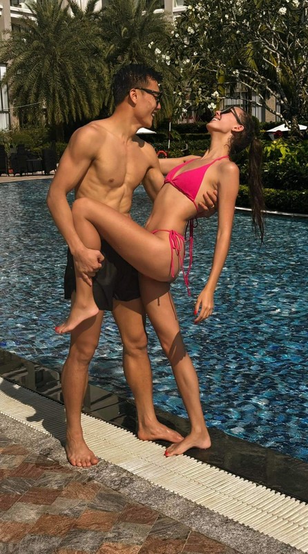             Vợ thủ môn Bùi Tiến Dũng diện bikini, lộ body điểm 10 miễn chê    