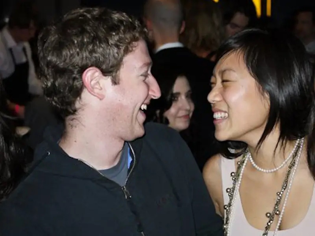 View -             Hôn nhân hạnh phúc và lạ của vợ chồng ông chủ Facebook Mark Zuckerberg    