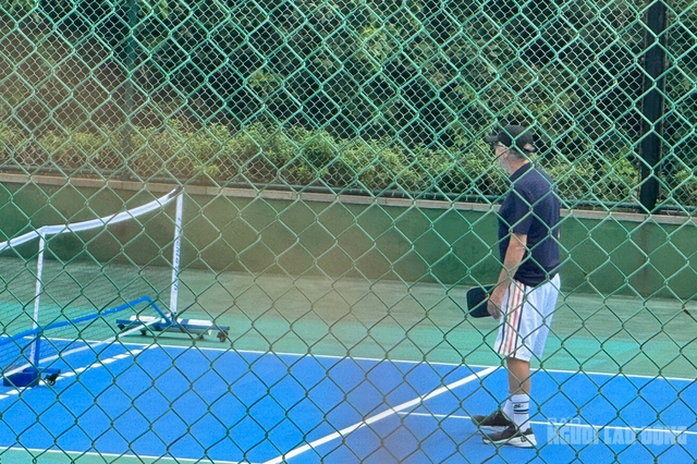 View -             Chùm ảnh: Tỉ phú Bill Gates và bạn gái chơi tennis ở Đà Nẵng    
