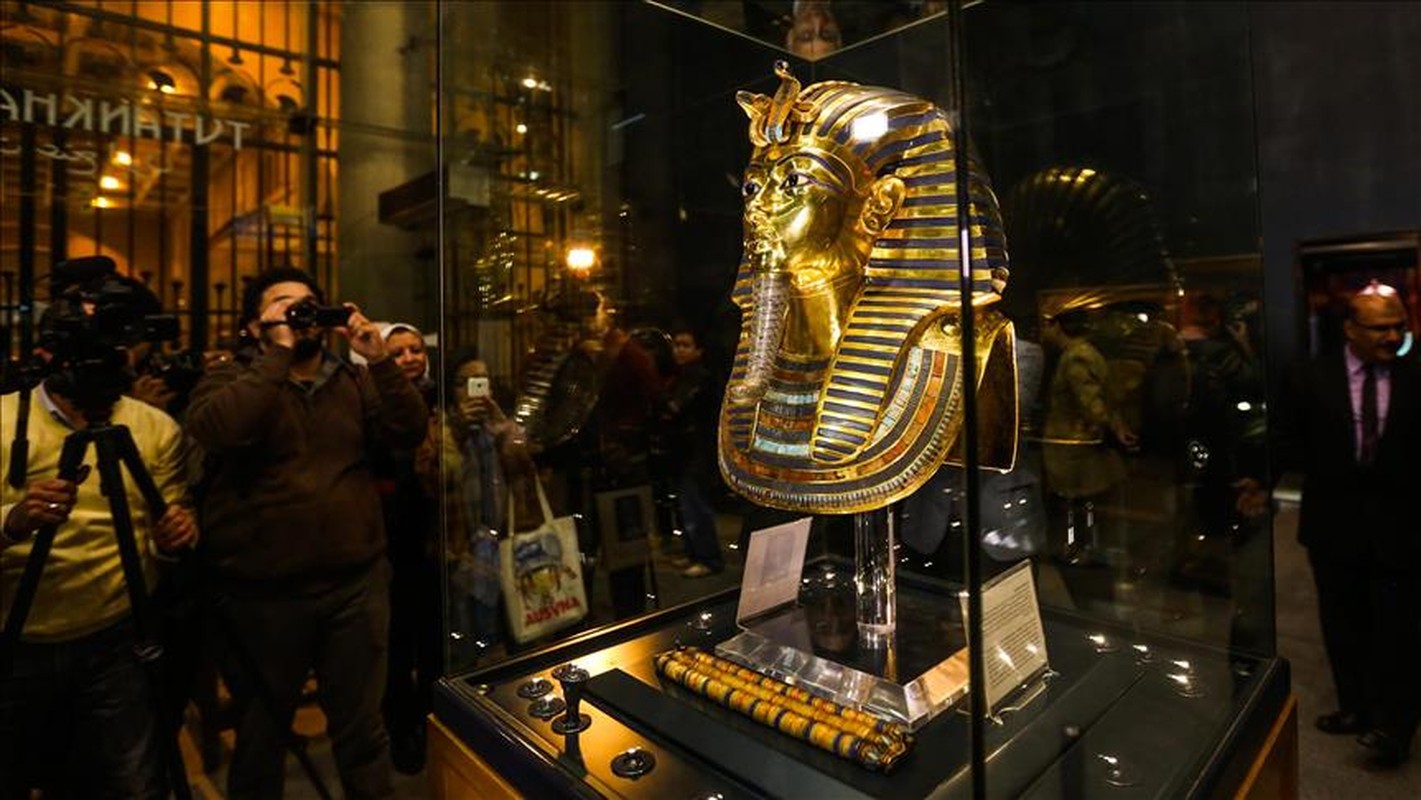 View -             Giật mình xác ướp pharaoh màu đen được đặt trong 3 lớp áo quan    