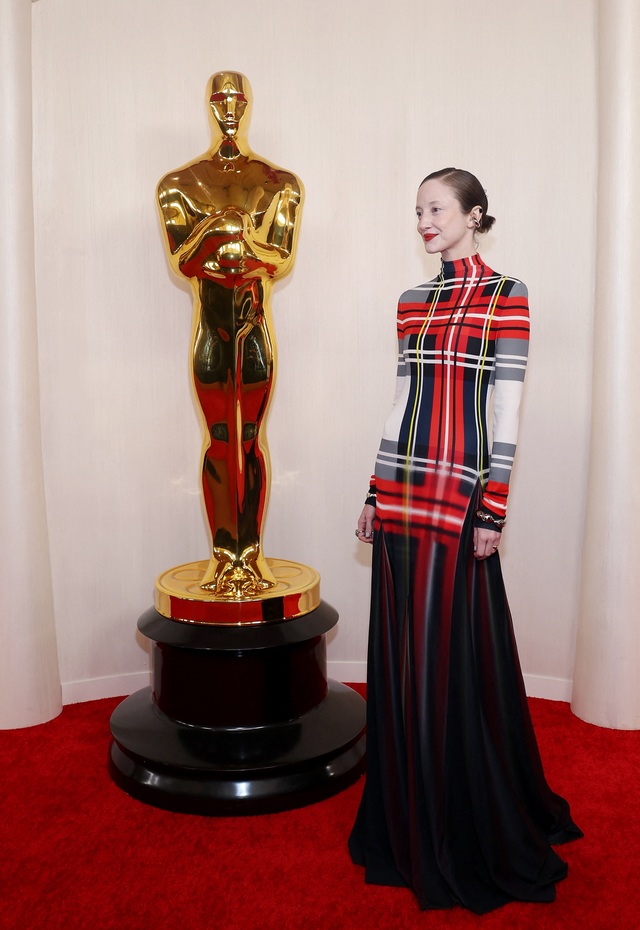             Những bộ đầm xấu tệ tại Oscar 2024    